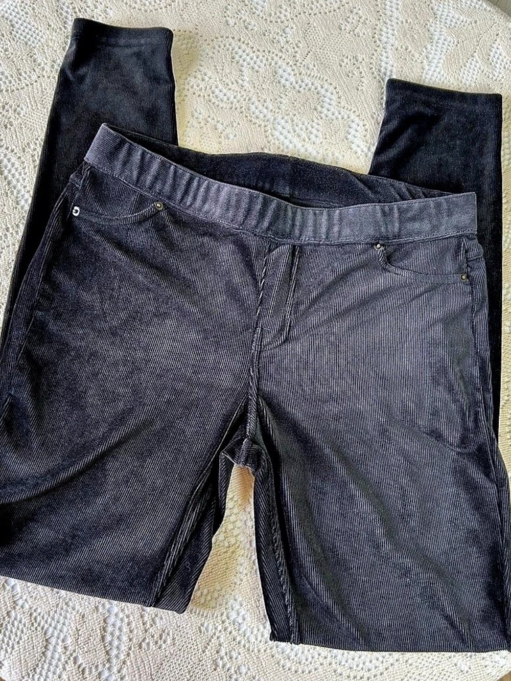 Simply Vera Wang Black Velvety Leggings